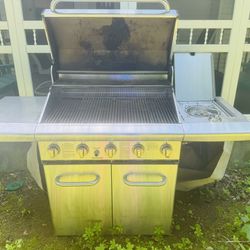 “KENMORE “ gas grill with 5 burners 