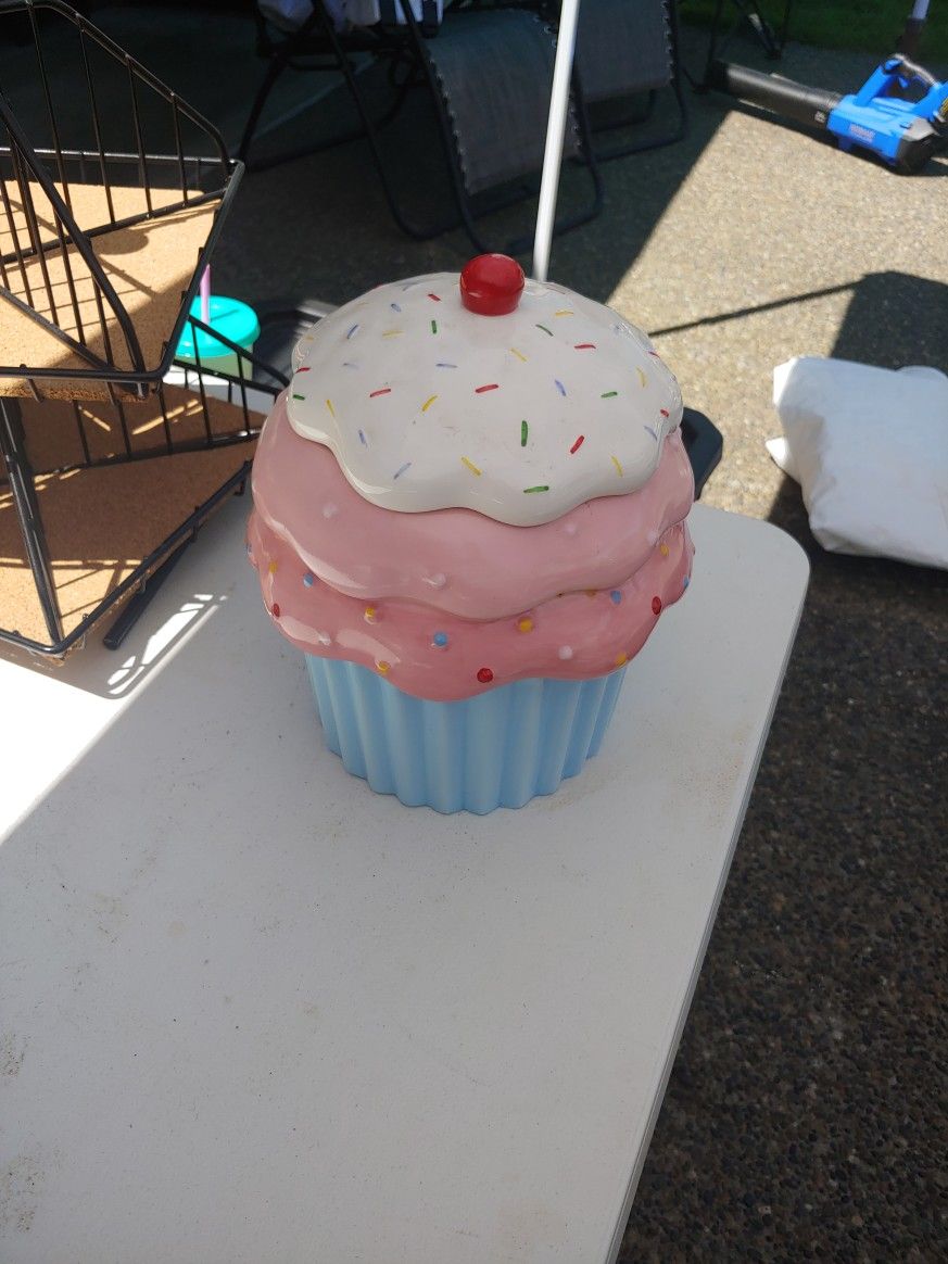 Cupcake Cookie Jar