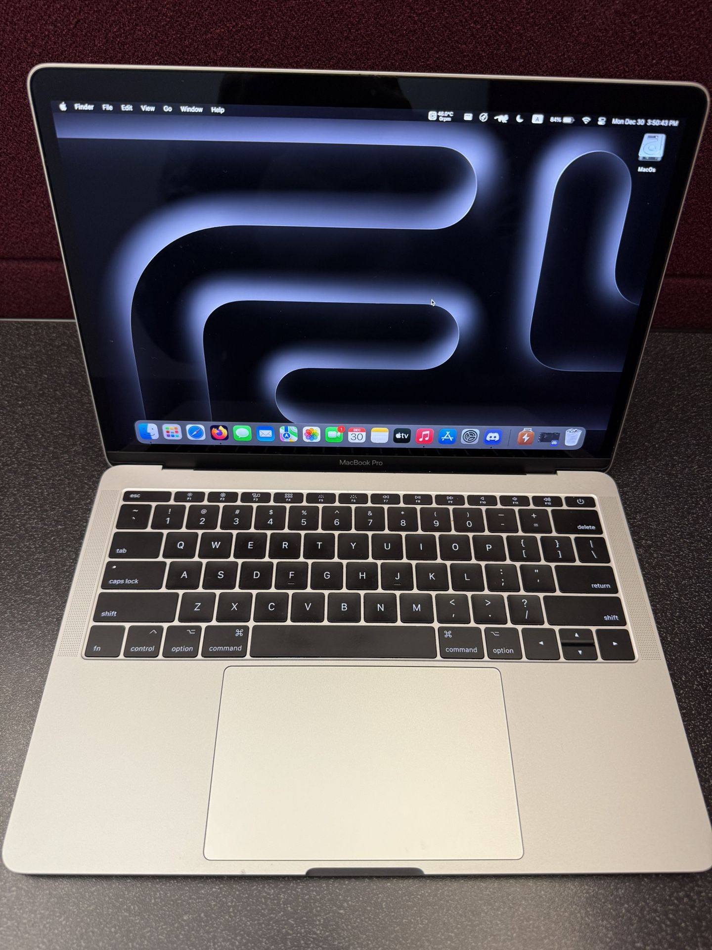 MacBook Pro 2017 13in 16gb Ram ——FIRM !!