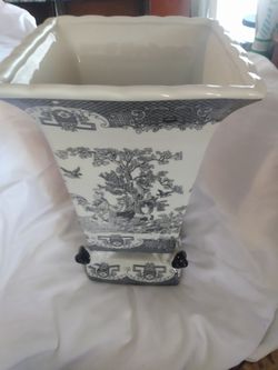 Vintage Black And White Chinese Vase