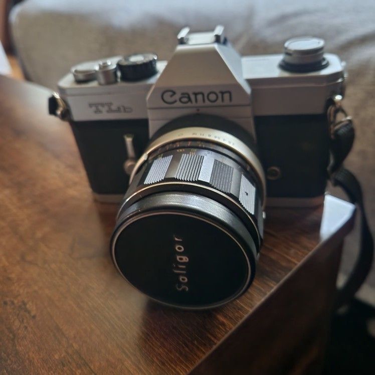 Vinttage Canon 35mm Camera
