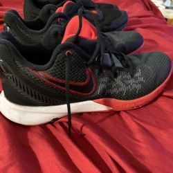 Size 9 Black And Red Nikes