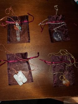 Healing stone necklaces/cadences de cristales de curation con proteccion