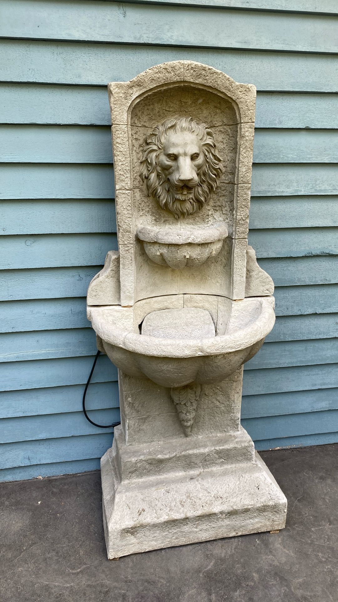 Lion Fountain With Pump