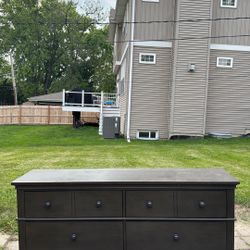 Dresser And Mirror - Great Condition 