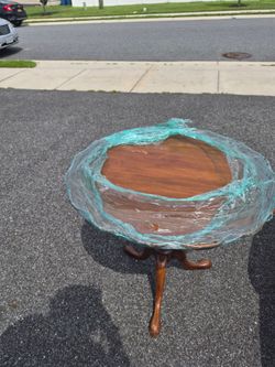 Vintage Colonial Tilt-Top Tea Table