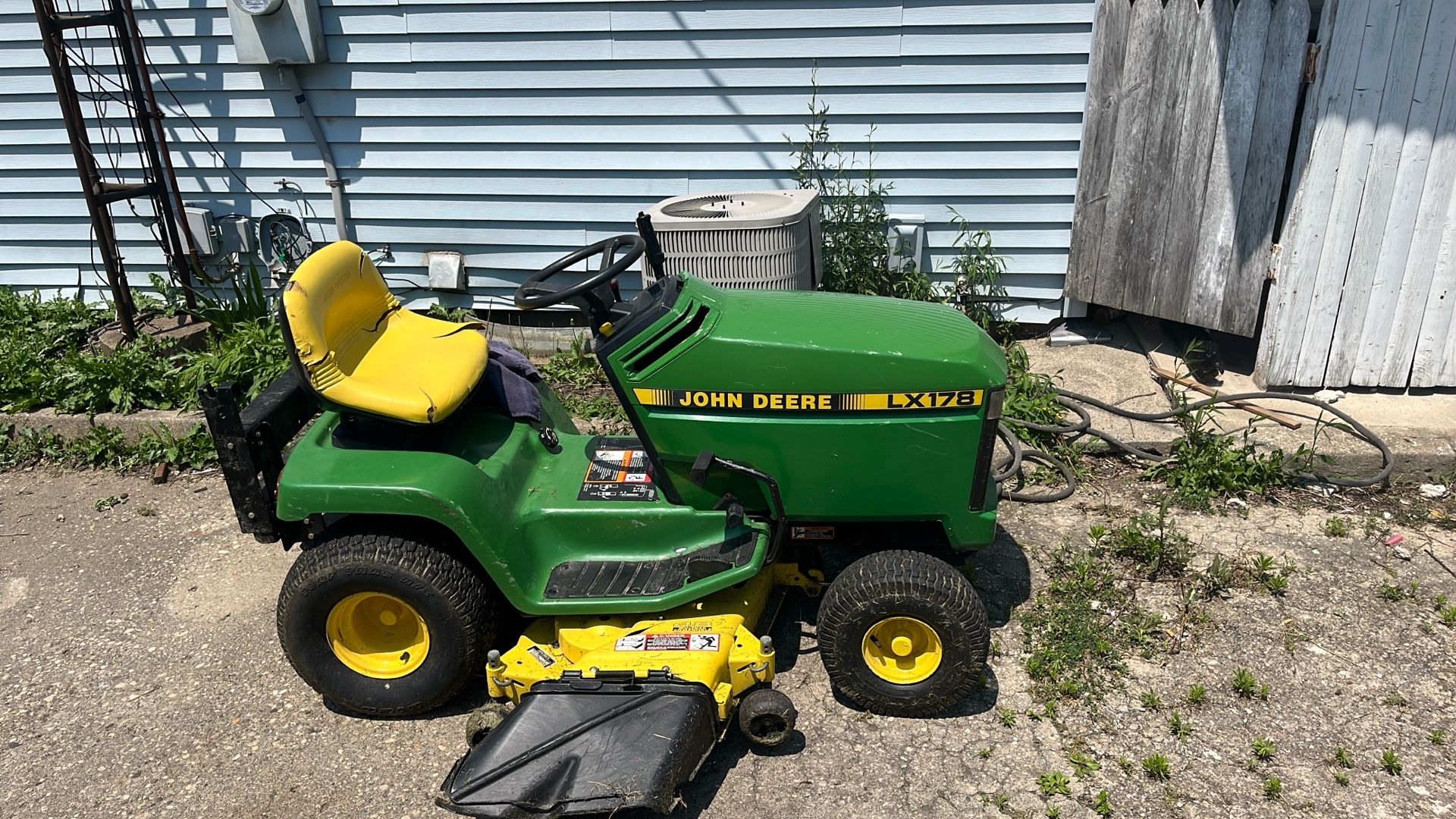 John Deer LX178