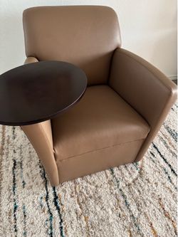 Tablet Arm Chair. Silla con tableta de escritura