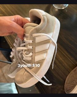 Kids shoes size 3youth