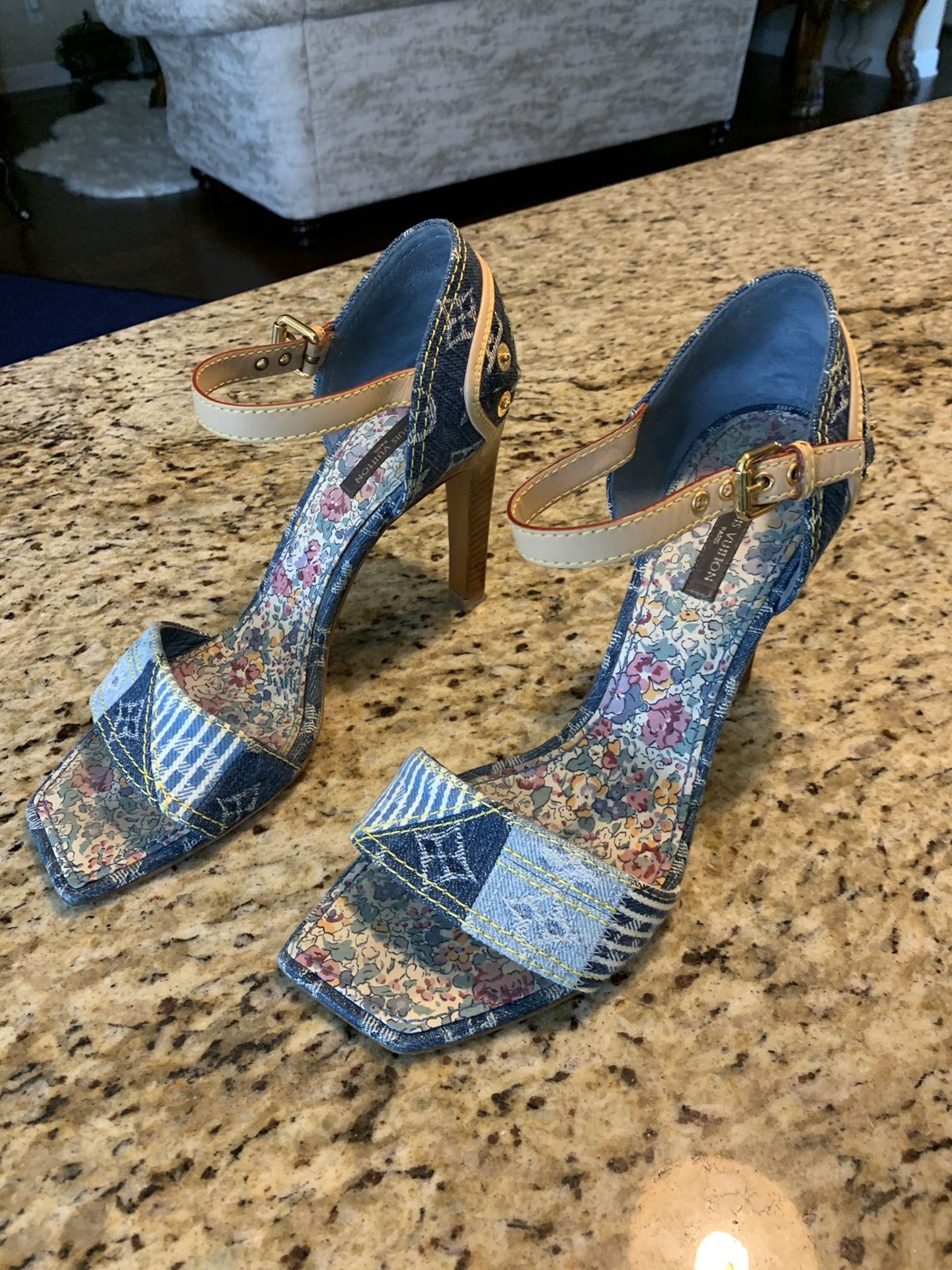 Louis Vuitton wedge sandals. for Sale in Fort Worth, TX - OfferUp