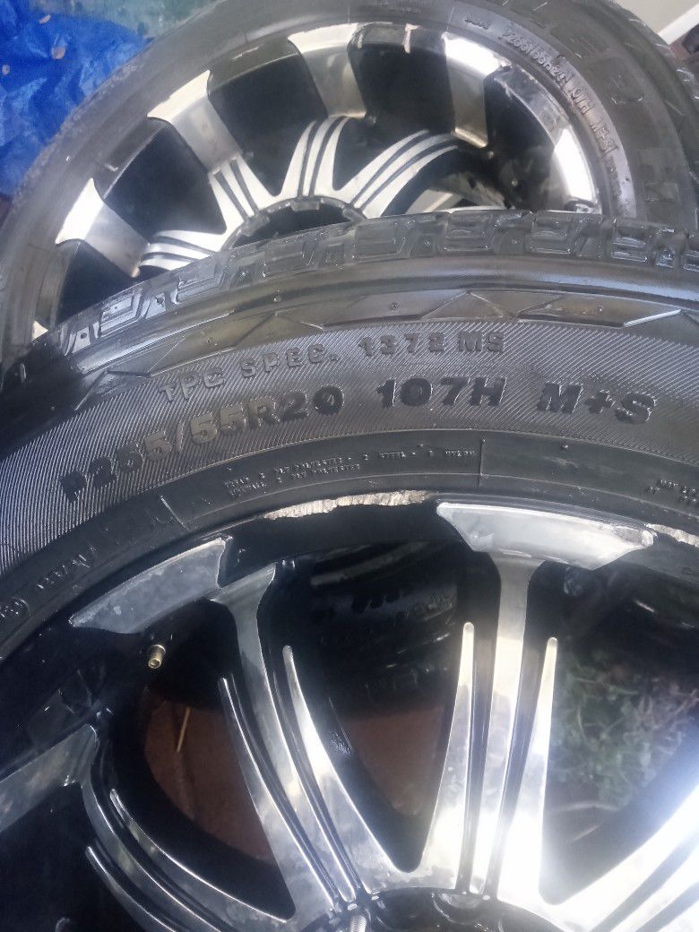 Universal 20-in Rims Make A Reasonable Offer No Lowballing Need Gone ASAP 
