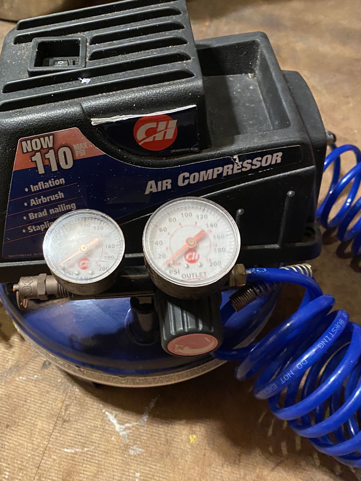 Air compressor used maybe three times it still looks like new works great