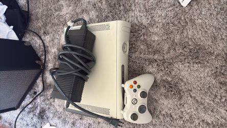 White Xbox 360 with Hard Drive