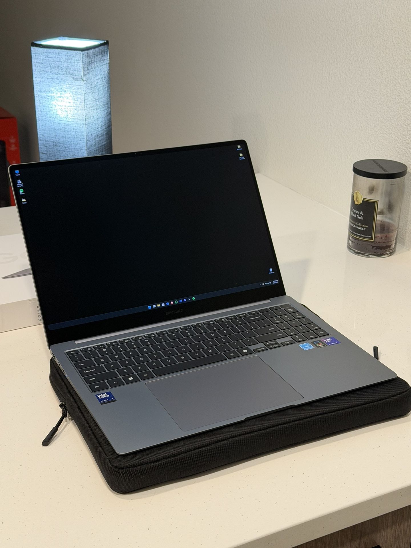 SAMSUNG Galaxy Book Pro 5 - LIKE NEW