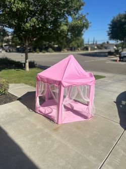 Kids play tent