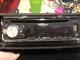 Pioneer car stereo with CD player and remote