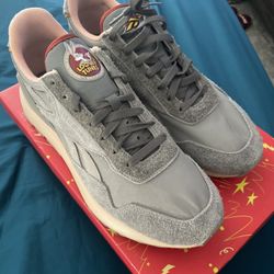 Looney Tunes Reebok Sz 10.5