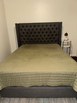 Queen Gray Upholstered Bed (Bed Frame Only)