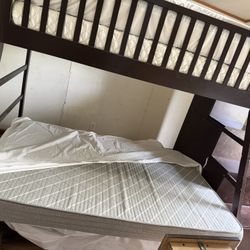 bunk bed  with mattress and clean didn’t use them alot 