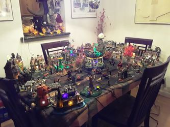 LEMAX SPOOKY TOWN VILLAGE