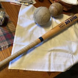 RAWLINGS Adirondack Big Stick Official Wood 33" Softball Bat 33 ounces like new with 2 balls on 16” and one slightly smaller  Plainfield, Illinois