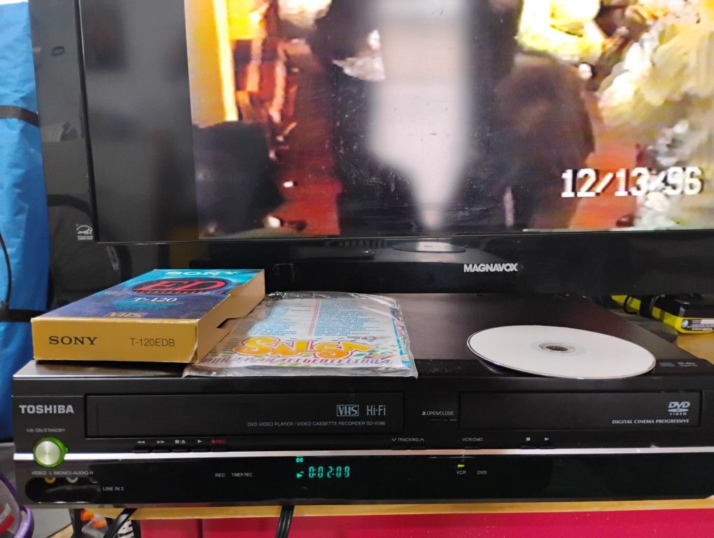 TOSHIBA sd-v296-k-tu DVD/VHS/VCR Player