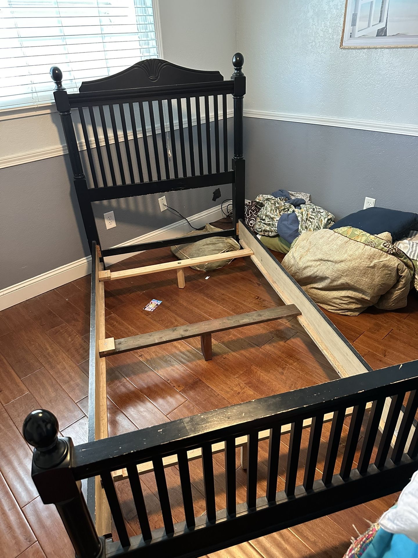 Twin Wood Frame