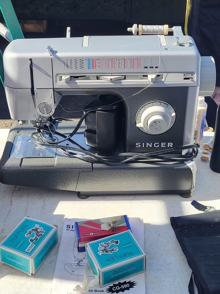 Singer CG590  Sewing Machine 