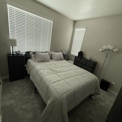 Modern Grey/Black Queen Bedroom Set – Bed Frame, 2 Nightstands & Dresser – Excellent Condition 