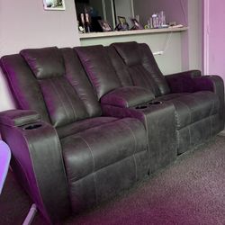 Reclining sofa with drawers and USB input in perfect condition, I sell for moving