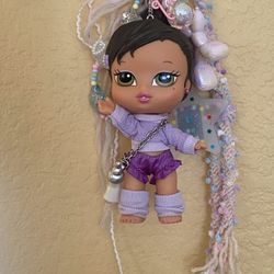 100% Authentic Bratz Babyz Keychain in Yasmín Runway