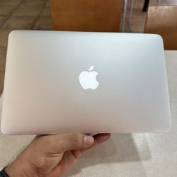 MacBook Air (11-inch 2015) ProcessorIntel Core i5 Memory 4 GB Storage 128SSD