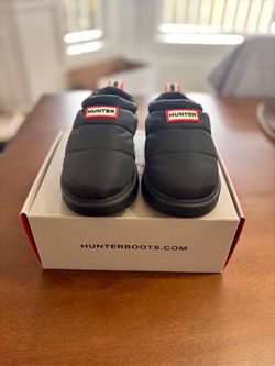 Youth Hunter Puffer Slippers in Black