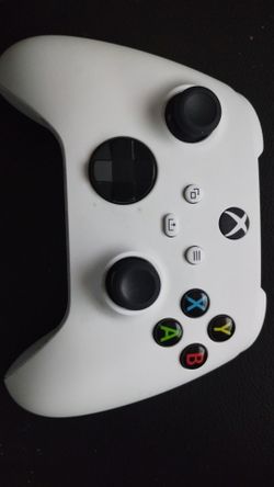 New Xbox controller White with the new c plug battery 🔋