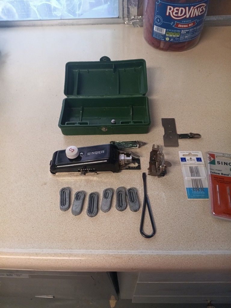 VINTAGE BUTTON HOLER