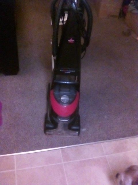 BISSELL CARPET SHAMPOOER