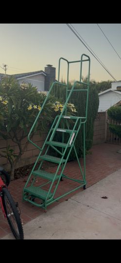 Warehouse Rolling Ladder 