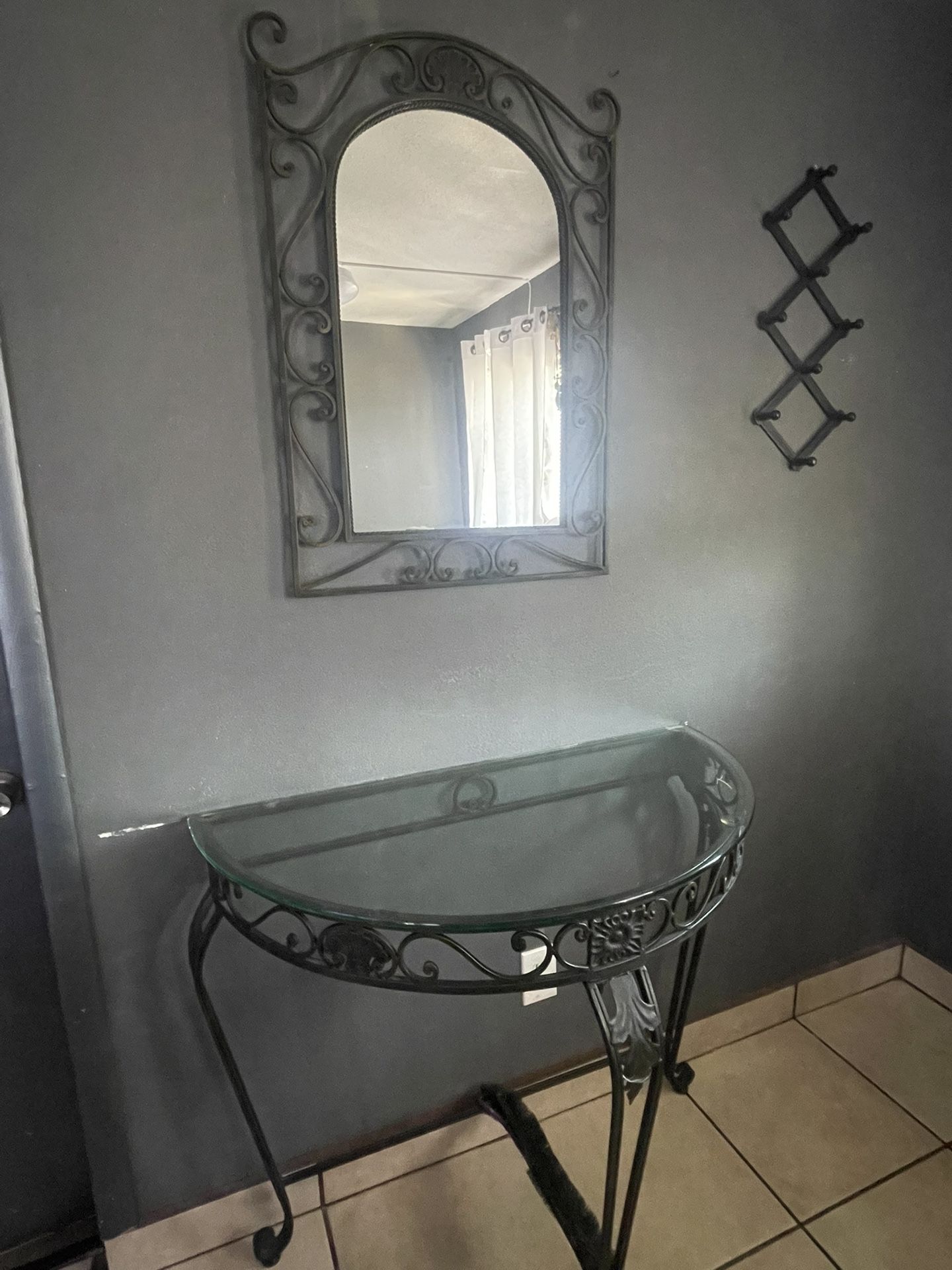 Entrance Table With Mirror
