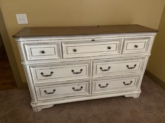 Bedroom set dressers