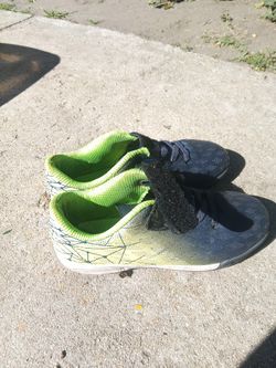 !! Youth Cleats Size 12