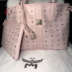 Women pink handbag