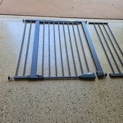 Munchkin Expandable Safety Gate. Slate Grey.