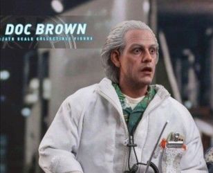 Hot Toys 🔥 Doc Brown