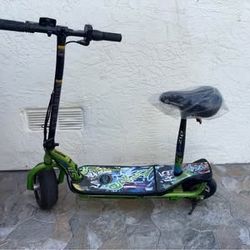 ZIP Electric Scooter w/ Seat – NEW Batteries + Charger – Great Condition