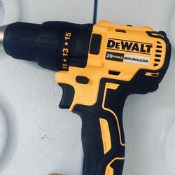DeWALT 20V MAX Brushless 1/2" Compact Drill/Driver DCD777 no battery and charger