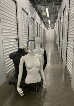 4 Maniquins On Sale ✔️