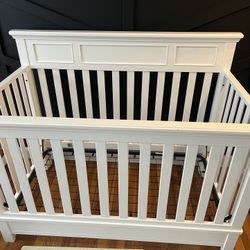 Kolcraft Harper crib - White 