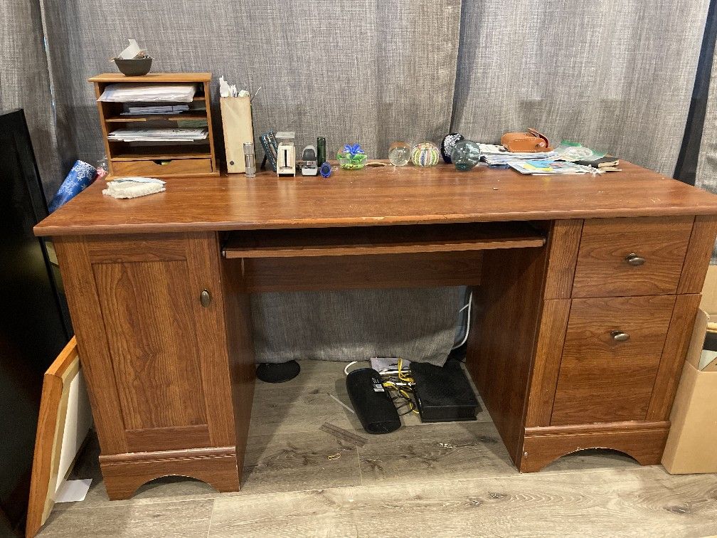 FREE Desk Pick Up Today! Rancho Bernardo 