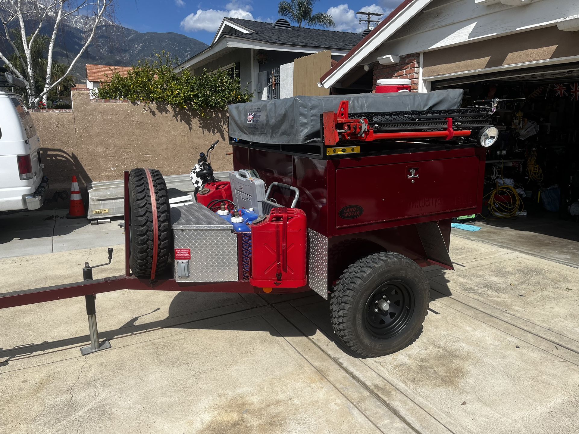 Off Road Off Grid Trailer With Roof Top Tent