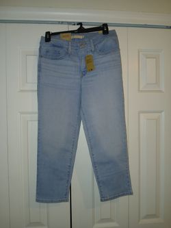 Levi's Light Wash Mid Rise Skinny  Capri Jeans
